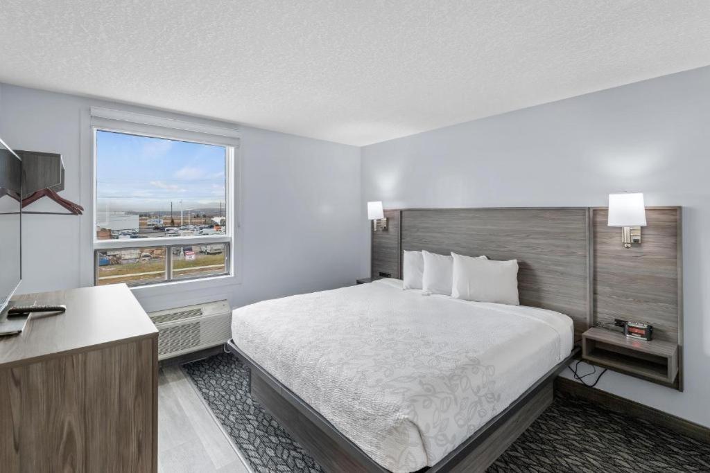 Emerald Hotel & Suites Calgary Airport Exteriér fotografie